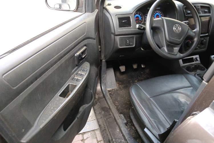 Used Dongfeng Fengon 330 2016 1.5L Manual Enjoyment Model DK15 Driver Seat