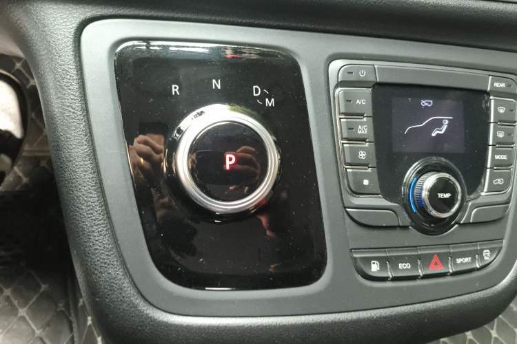 Used SAIC MAXUS G20 2023 Facelifted ES 2.0T Gasoline Automatic Value Edition Gear Lever