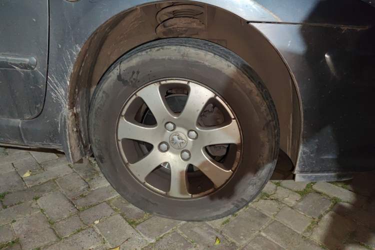 Used Peugeot 307 2010 Hatchback 1.6L Manual Comfort Edition Right Front Wheel Hub