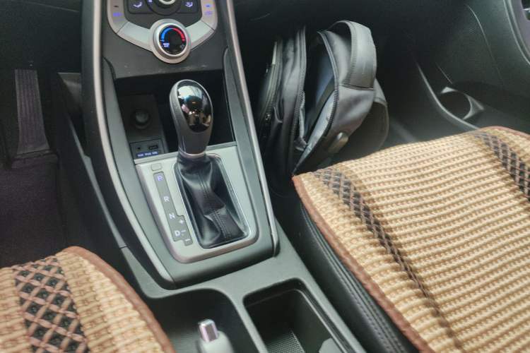 Used Hyundai Elantra (5th Generation / Langdong) 2015 1.6L Automatic Fashion Model Gear Lever