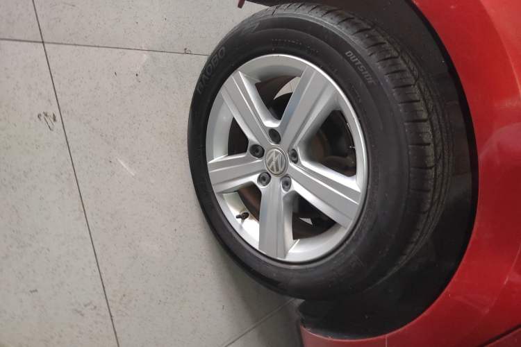 Used Volkswagen Golf 2016 230TSI Automatic Comfort Version Right Rear Wheel Hub