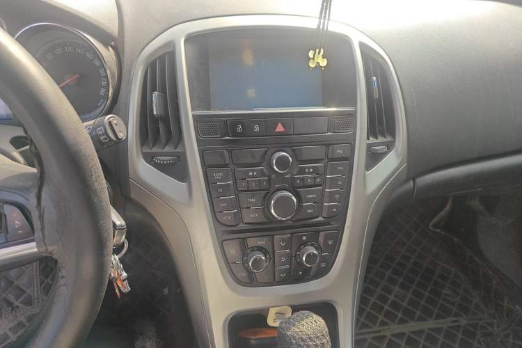 Used Buick GT 2013 XT 1.6L Automatic Fashion Edition Audio And AC Panel