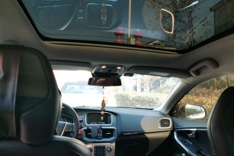 Used Volvo V40 2017 Cross Country T3 Zhiya Edition