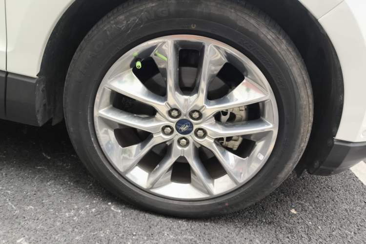 Used Ford Edge 2015 2.7T GTDi 4x4 Prestige 7-Seater Right Front Wheel Hub