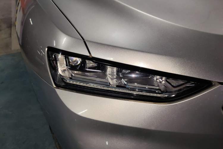 Used Wey VV7 2017 2.0T Flagship Model Right Front Headlight