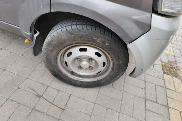 Used BAIC Weiwang 306 2014 1.2L Value Edition Van Basic Type 5 Seats A12 China IV Emission Standard
