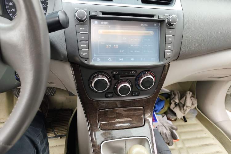 Used Nissan Sylphy 2012 1.6 XL Manual Luxury Edition Audio And AC Panel