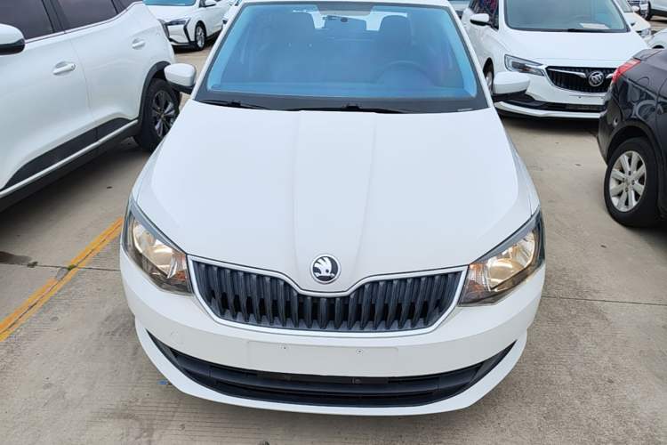 Used Skoda Fabia 2016 1.4L Automatic Car Enjoy Edition
