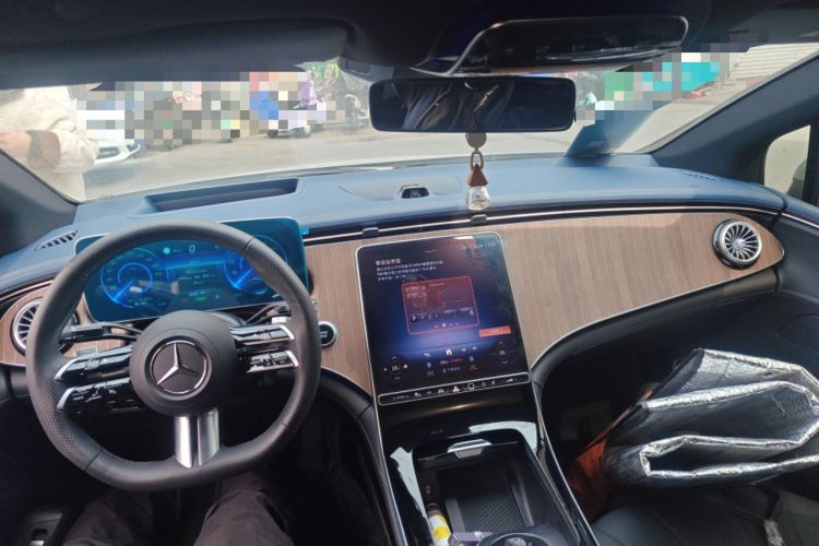 Used Mercedes-Benz EQE 2022 350 Luxury Edition Center Console
