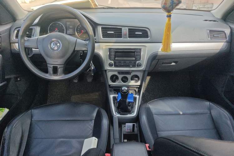 Used Volkswagen Lavida 2013 Restyled Classic 1.6L Manual Comfort Edition Center Console