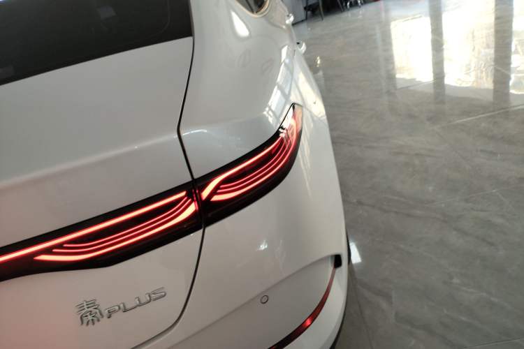 Used BYD Qin PLUS 2025 DM-i Smart Drive 55KM Leading Model Right Rear Taillight
