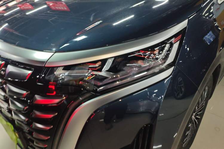 Used Denza D9 2022 DM-i 970 Four-Wheel Drive Flagship Model
