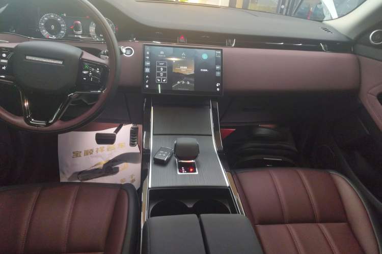 Used Land Rover Range Evoque 2024 Aurora L 249 PS Prestige Light-Chasing Edition
