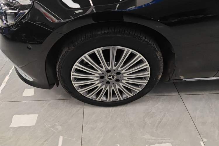 Used Mercedes-Benz E-Class 2023 Updated E 300 L Luxury Edition Exterior 4