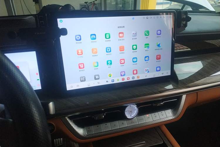 Used Tank 500 New Energy 2024 Hi4-T Audio And AC Panel