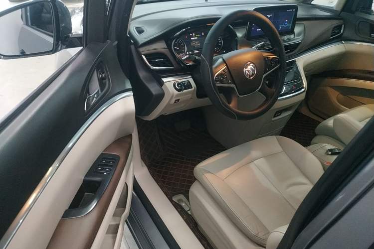 Used Buick GL8 2021 Land Cruiser Executive Class 652T Luxury Model
