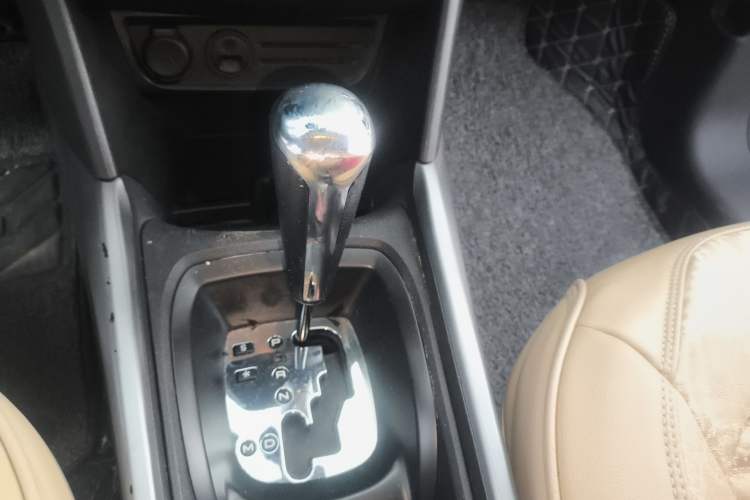 Used Peugeot 2008 2014 1.6L Automatic Fashion Edition Gear Lever