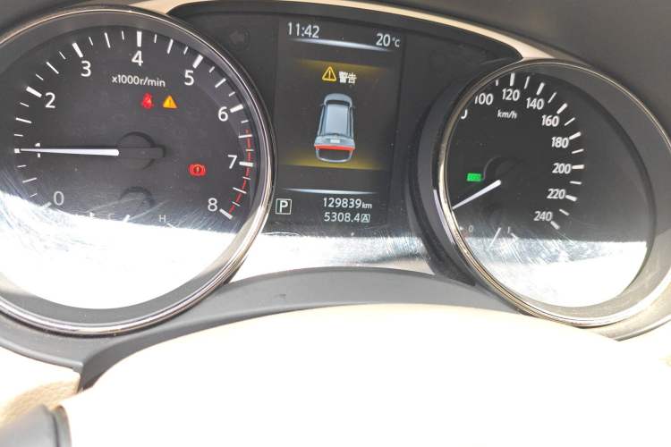 Used Nissan X-Trail 2014 2.0L CVT Comfort Edition 2WD Odometer Close Up