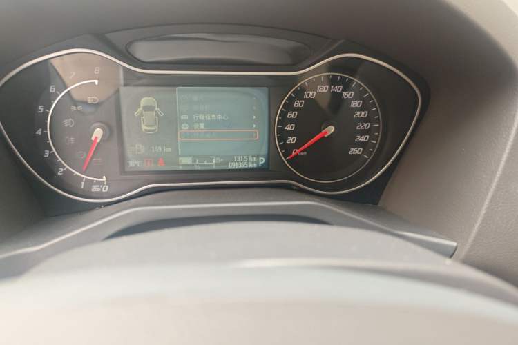 Used Ford Mondeo 2011 2.0L GTDi 200 Luxury Edition Odometer Close Up