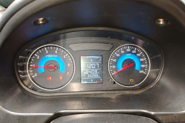 Used Dongfeng Fengon 330 2014 1.5L Manual Standard Edition DK15-02
