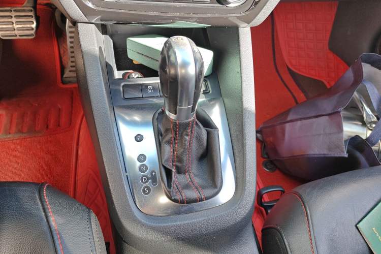 Used Volkswagen Sagitar 2013 2.0 TSI GLI Gear Lever