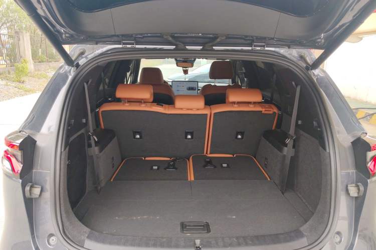 Used BYD Tang New Energy 2023 DM-i Champion Edition 112KM Prestige Model Trunk