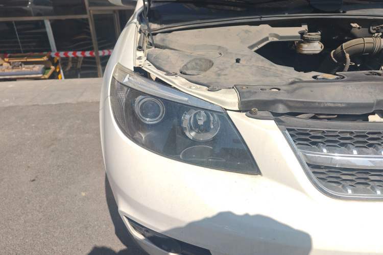 Used BYD S6 2014 2.0L Manual Luxury 5-Seater Right Front Headlight