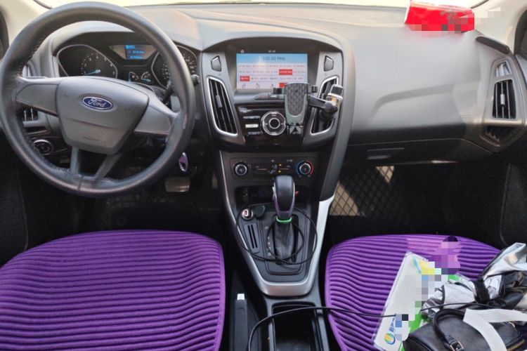 Used Ford Focus 2018 Hatchback Classic 1.6L Automatic Comfort Plus SmartDrive Edition Center Console