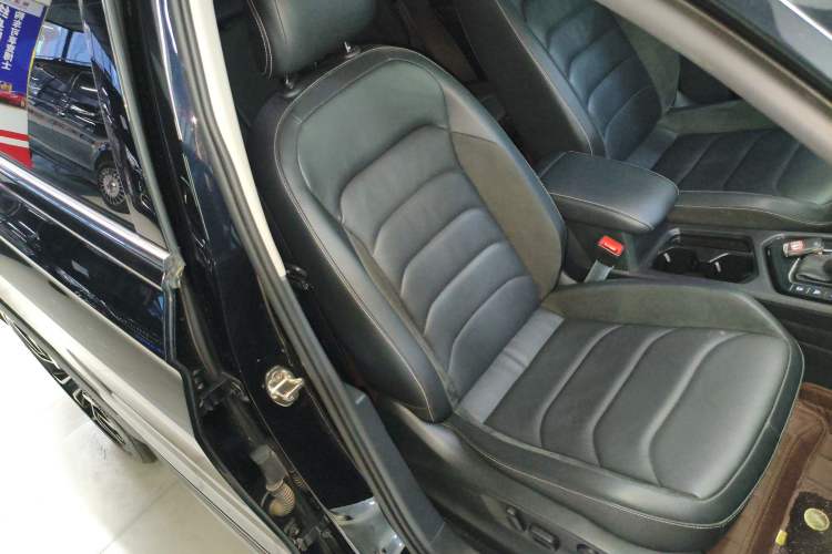 Used Volkswagen Tiguan L 2021 330TSI Automatic Two-Wheel Drive R-Line Enhanced Edition Right Front Seat