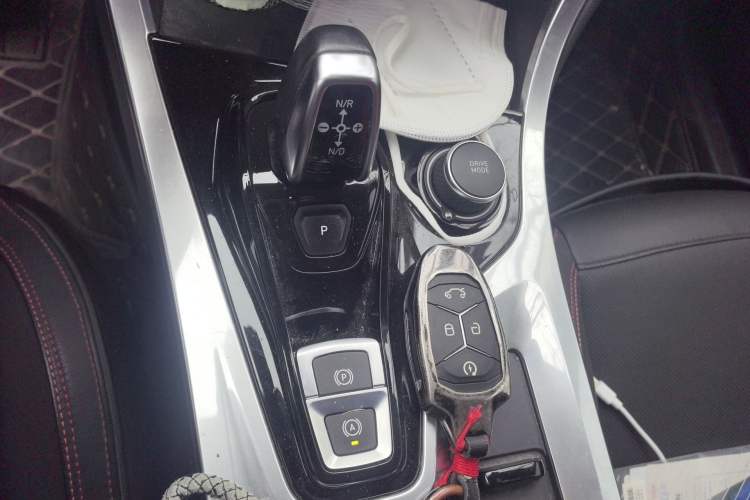 Used Lynk & Co 01 2017 2.0T Four-Wheel Drive Pro Edition Gear Lever