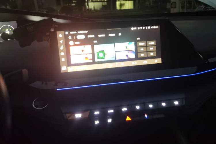 Used CHANGAN UNI-V 2022 1.5T Prestige Version
