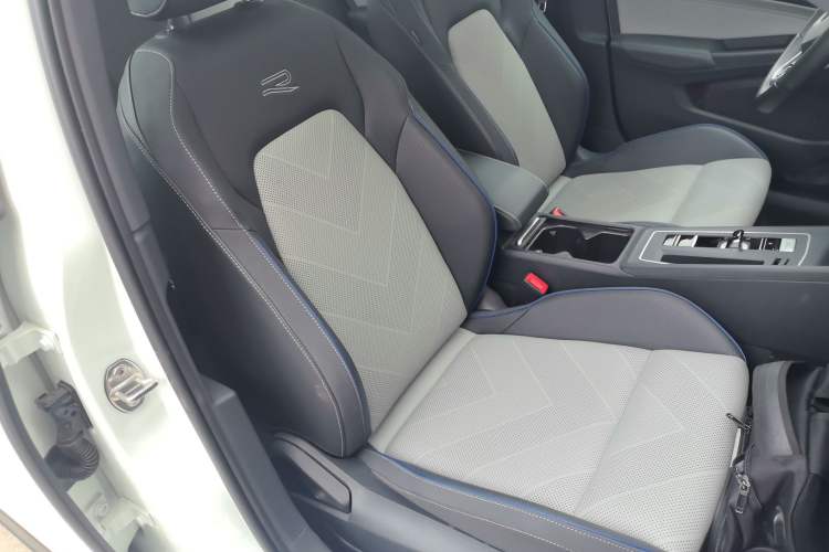 Used Volkswagen Golf 2025 300TSI R-Line
