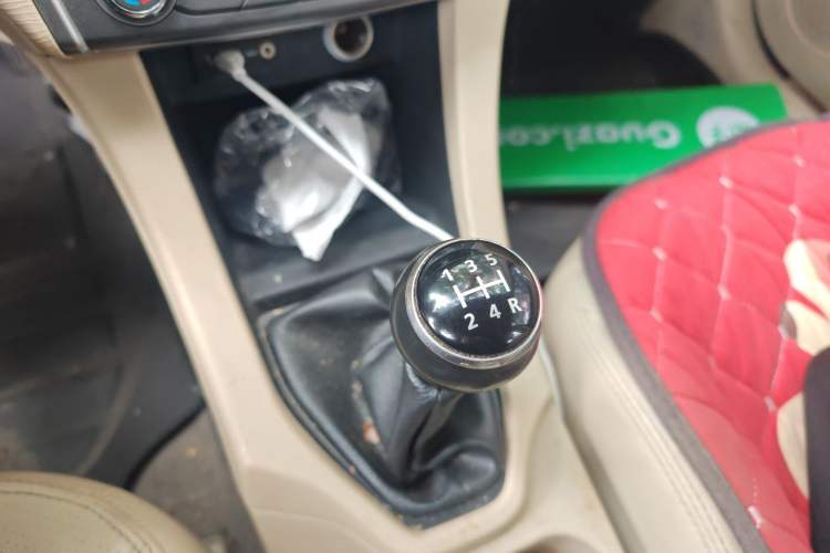 Used Soueast V5 Lingzhi 2015 1.5L Manual Comfort Model Gear Lever