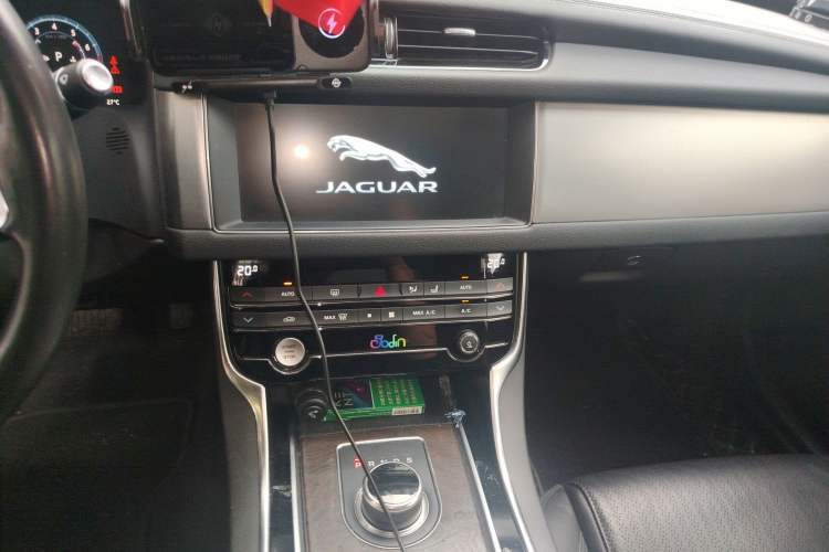 Used Jaguar XFL 2020 XFL 2.0T P250 Four-Wheel Drive Luxury Edition Audio And AC Panel