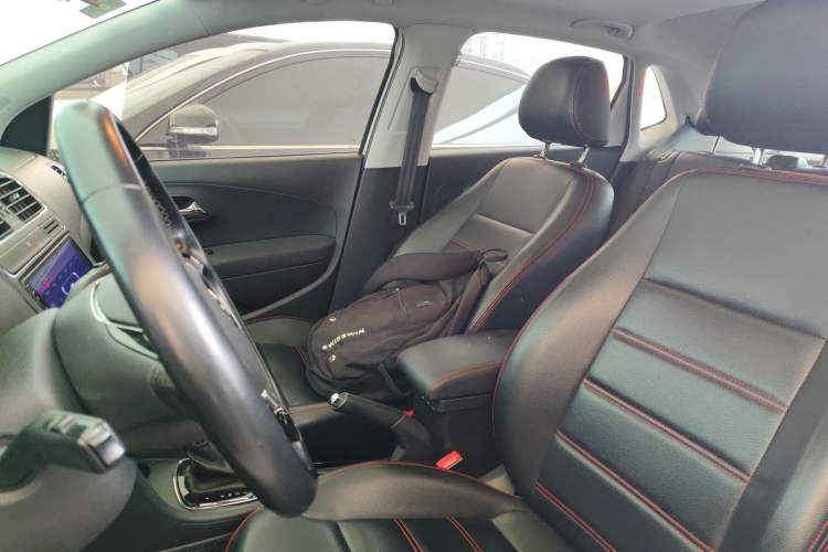 Used Volkswagen Polo 2016 1.6L Automatic Comfort Model
