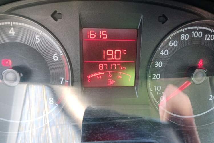 Used Volkswagen Santana 2016 1.6L Manual Fashion Edition Odometer Close Up