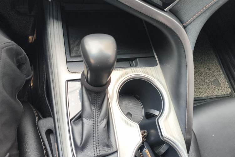 Used Toyota Camry 2018 Dual-Engine 2.5 HG Luxury Edition Gear Lever