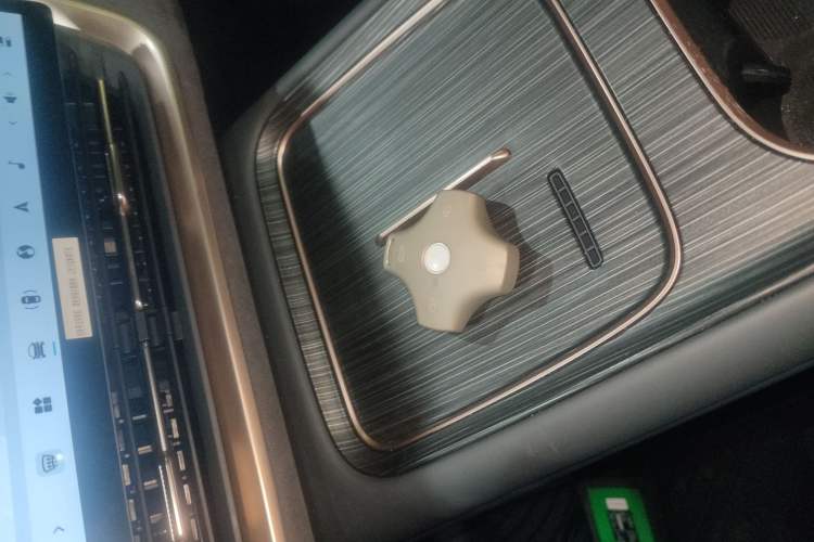 Used Dongfeng eπ eπ008 2024 210Max Range-Extended Version 6 Seats