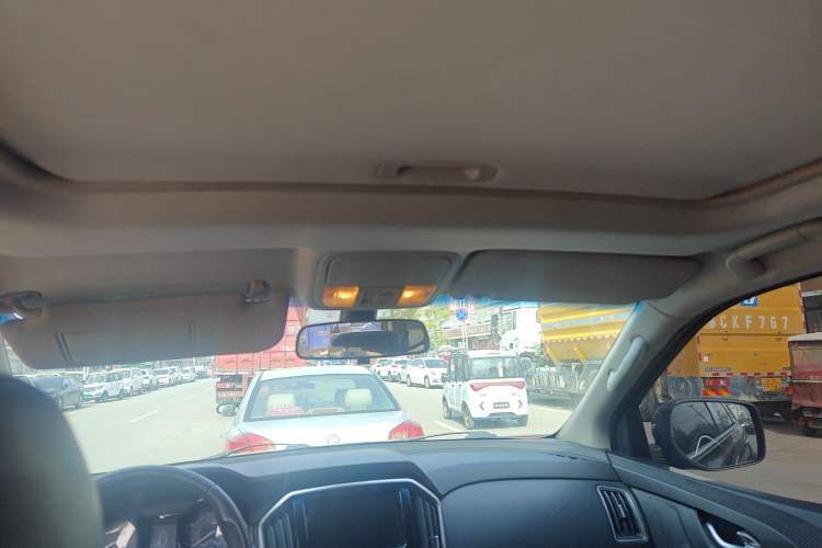 Used JMC Yusheng S350 2016 2.0T Automatic Two-Wheel Drive Gasoline Luxury Version with Sunroof 5 Seats Headliner