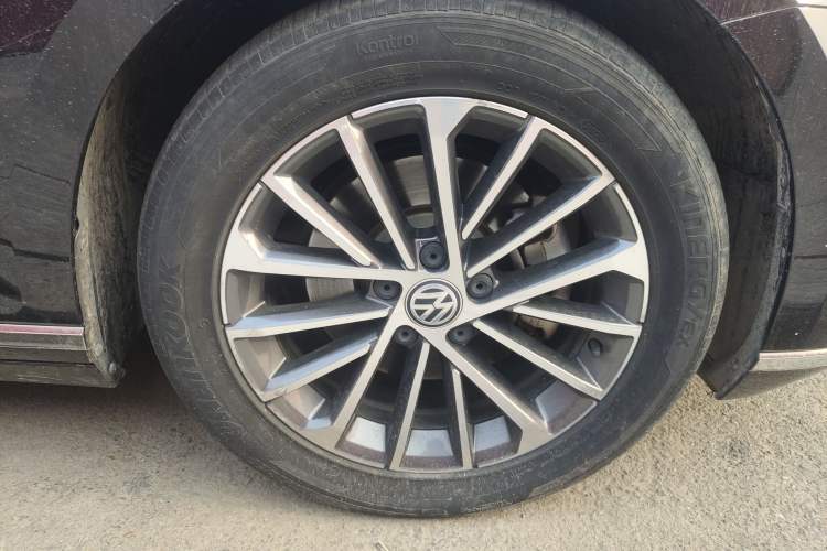 Used Volkswagen Magotan 2020 330TSI DSG Luxury Edition Right Front Wheel Hub