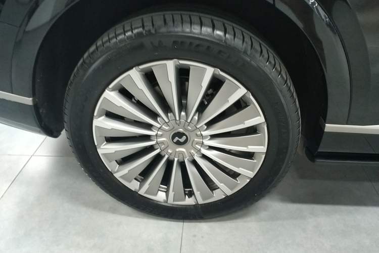 Used ONVO Luxeed L90 2025 Model—Ultra Six-Seater Version
