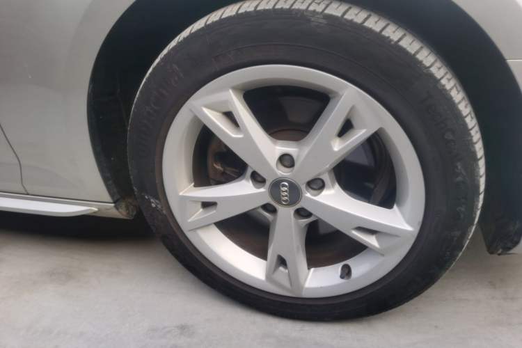 Used Audi A4L 2017 Plus 40 TFSI Fashion Model Right Front Wheel Hub