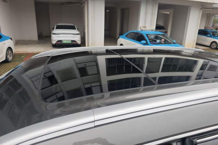 Used Geely Auto Emgrand X7 Sport 2018 1.8TD Automatic Two-Wheel Drive Zhiya Model Roof