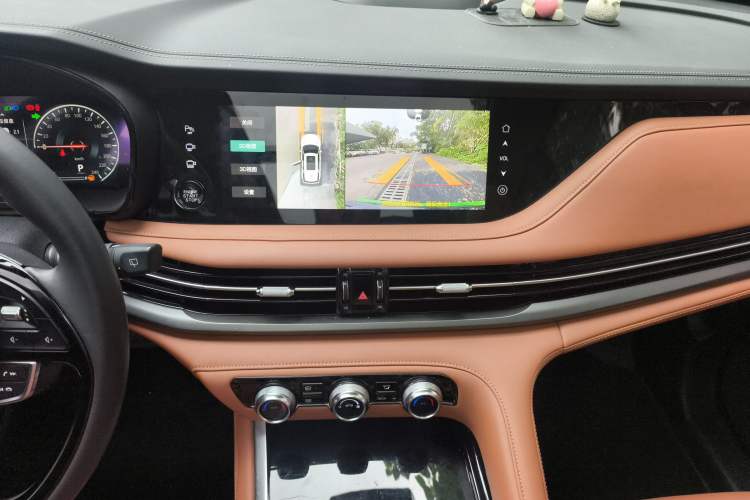 Used Changan CS95 2023 2.0T Two-Wheel Drive Luxury PLUS
