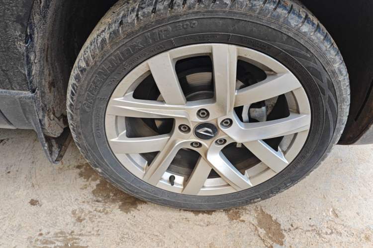 Used Jetta VS5 2023 280TSI Automatic Trend Edition Right Front Wheel Hub