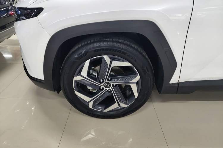 Used Hyundai Tucson 2023 Tucson L 1.5T Automatic Two-Wheel Drive DLX Luxury Edition Left Front Wheel Hub