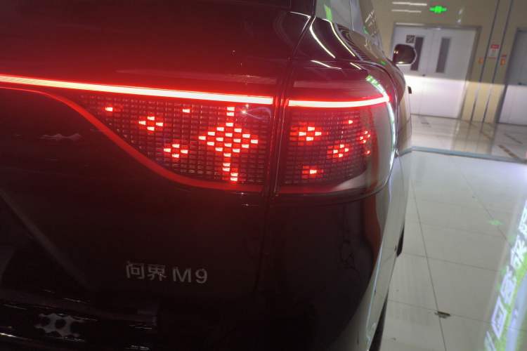 Used Hima AITO M9 2025 Extended-Range Ultra Version 52 kWh 6-Seater Exterior 3