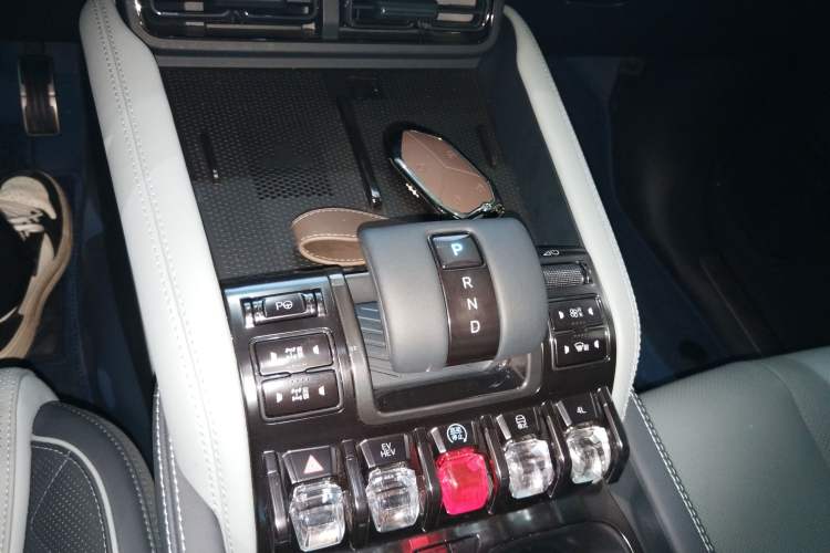 Used Formula Leopard 5 2023 Navigator Edition
