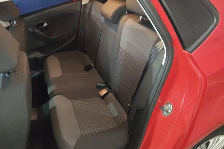 Used Volkswagen Polo 2016 1.6L Automatic Comfort Model
