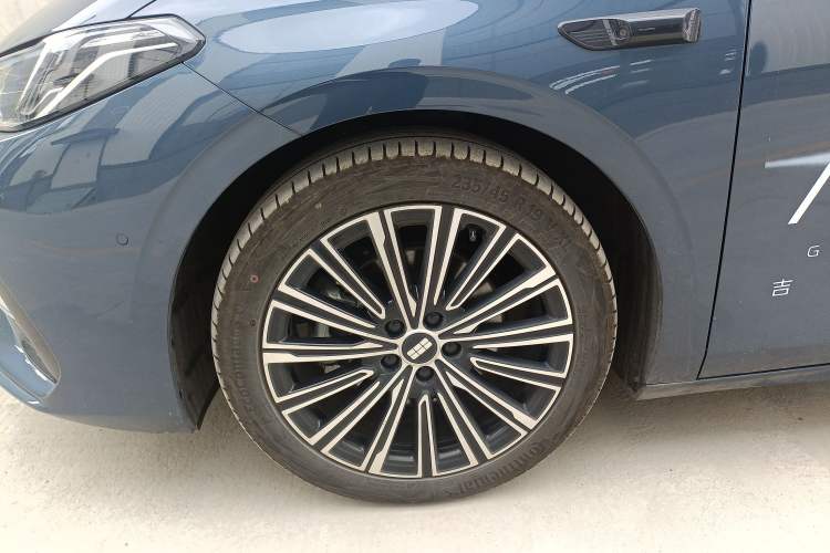 Used Geely Galaxy A7 2025 Model EM-i 150km Starship Edition Left Front Wheel Hub